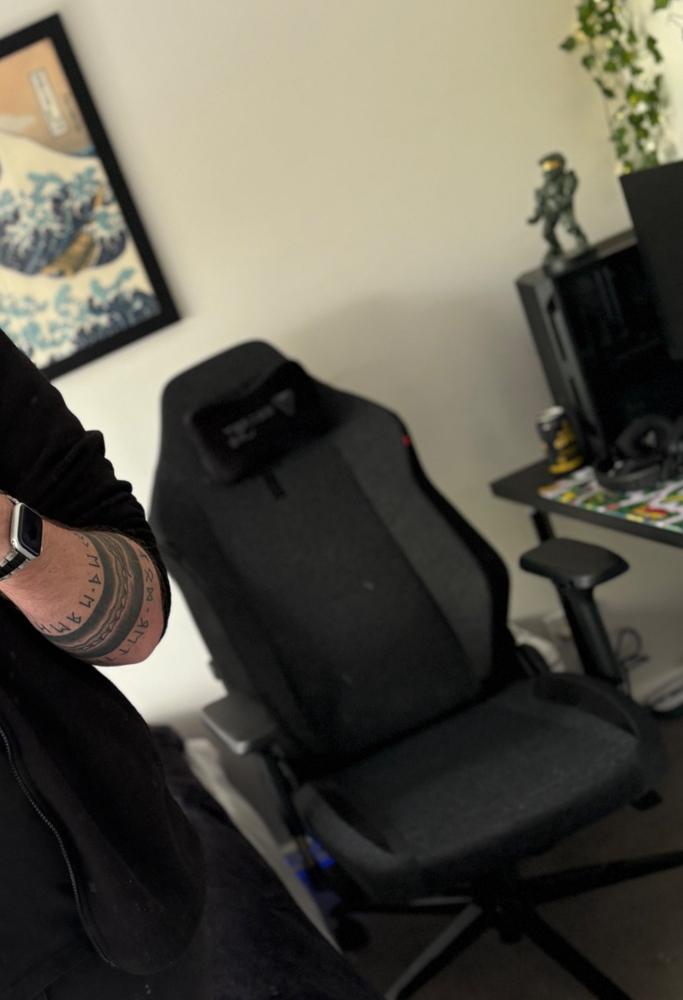 Secretlab TITAN Evo - XL - SoftWeave™ Plus Fabric (0108) - Customer Photo From Dean Evans