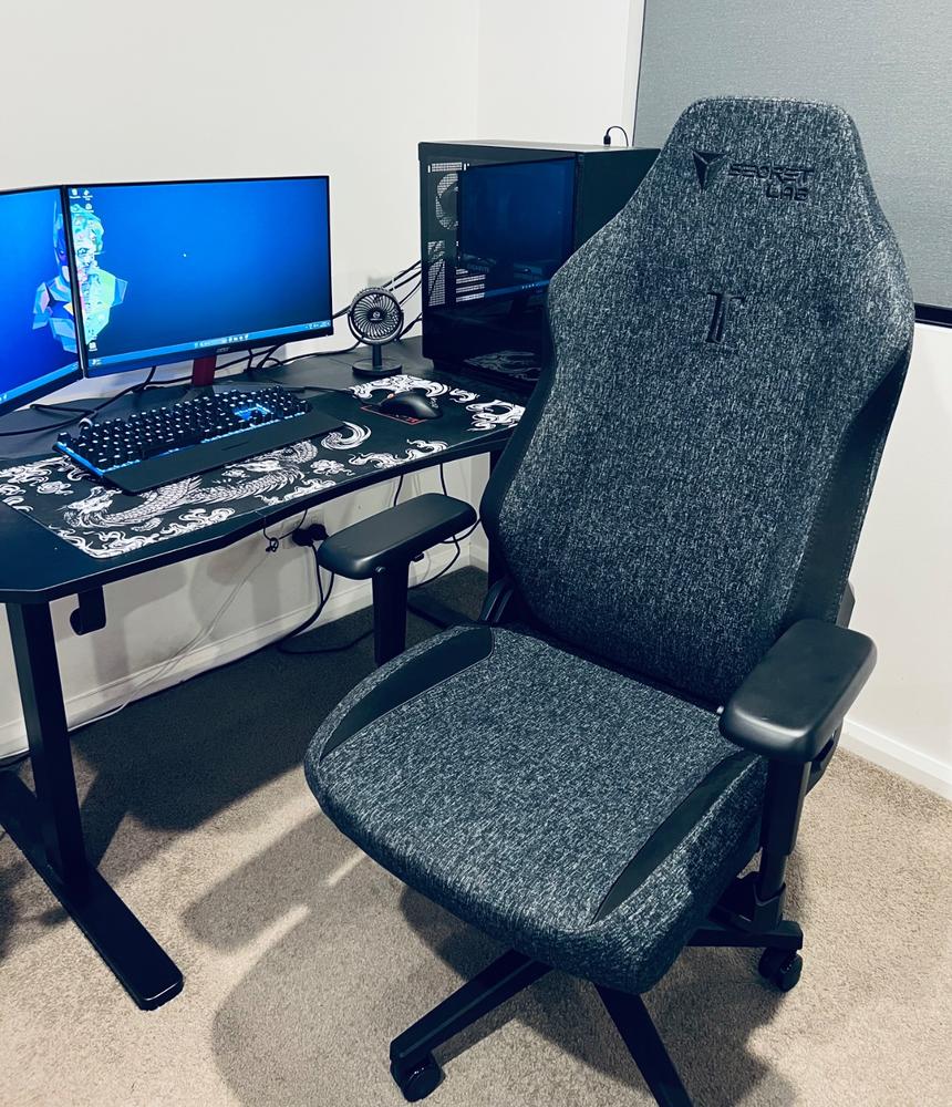 Secretlab TITAN Evo Lite - Regular - SoftWeave™ Fabric - Customer Photo From Kevin Huhn