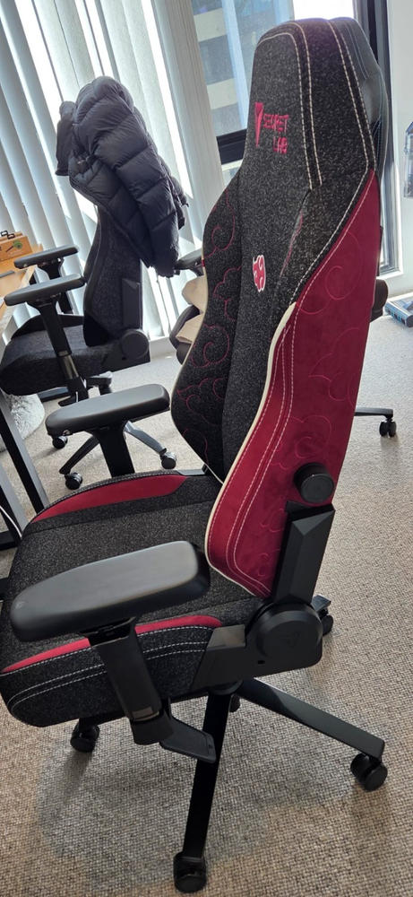 Secretlab Memory Foam Lumbar Pillow NARUTO Pakkun Edition - Customer Photo From Laura Leong