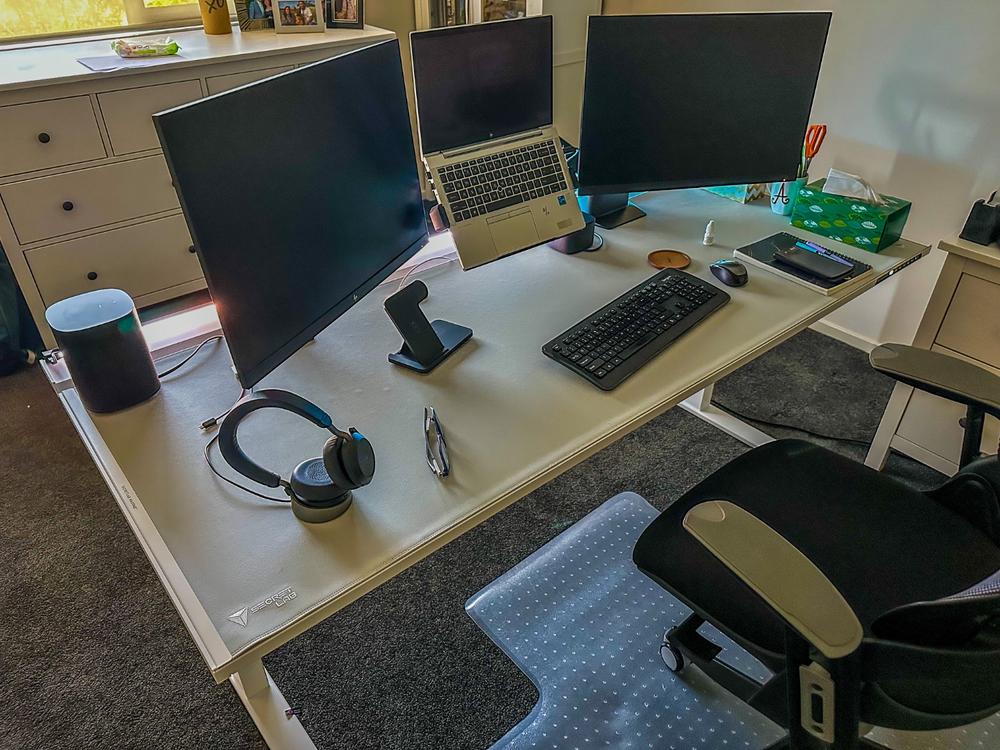 Secretlab Magnus Pro XL 1.7m Motorised Leg Columns (Type-I) - White - Box 2 - Customer Photo From Ankit Shah