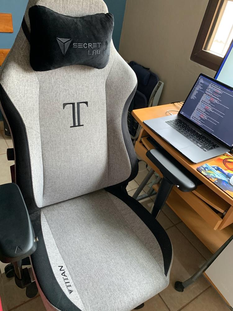 TITAN XL series gaming chairs Secretlab EU