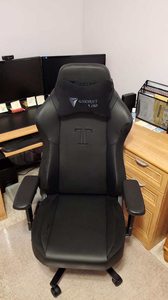 TITAN XL series gaming chairs | Secretlab US