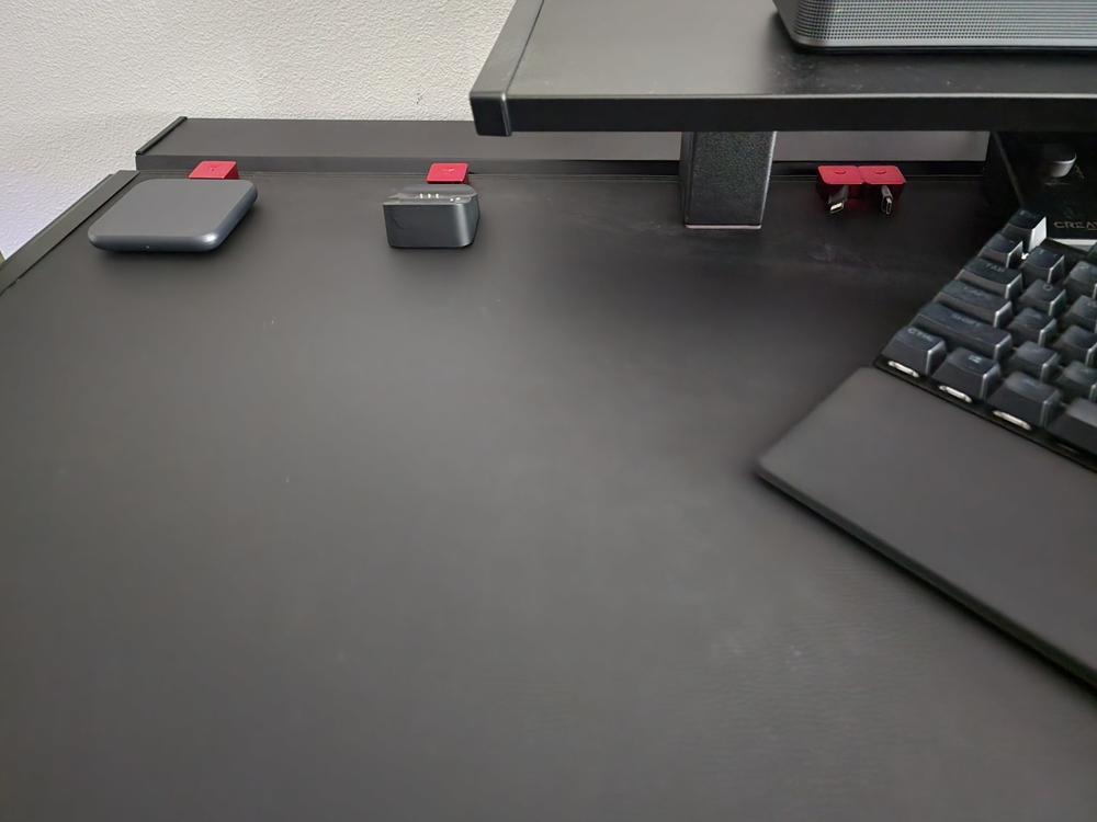 Secretlab Magnetic Cable Anchors (Set of 3) - Customer Photo From Conrad Hasselberg