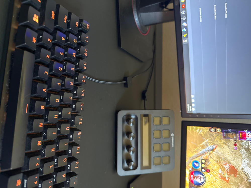 Secretlab Magnetic Cable Anchors (Set of 3) - Customer Photo From Michael Manzi
