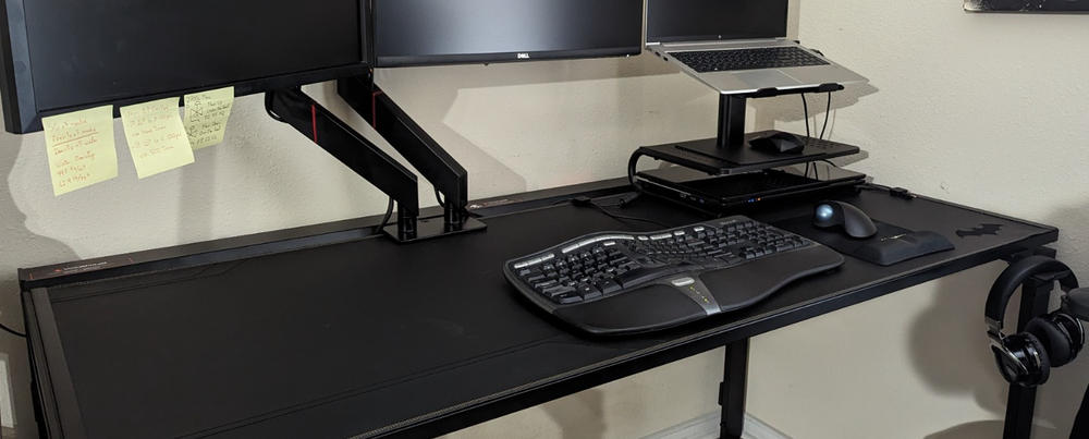 Secretlab's first PC desk is the ultimate cable management solution – using  magnets! - Yanko Design
