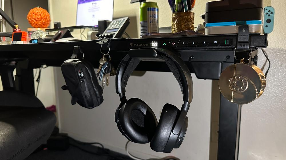 Secretlab Magnetic Headphone Hanger - Customer Photo From Adrian Lopez