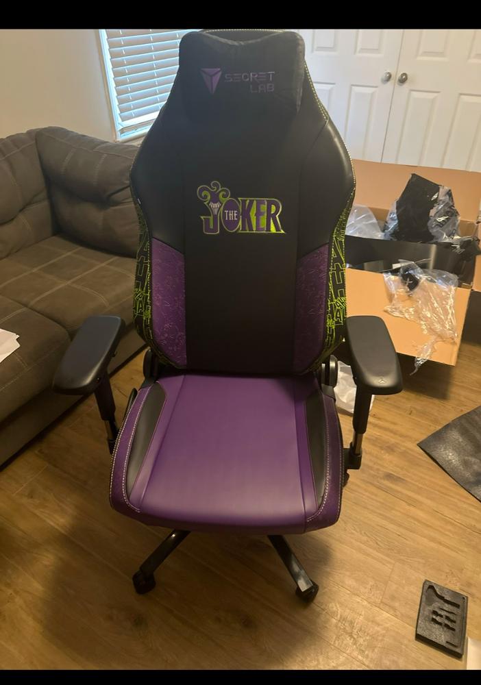 Secretlab TITAN Evo - XL - Secretlab NEO™ Hybrid Leatherette - Customer Photo From Dana Flaherty