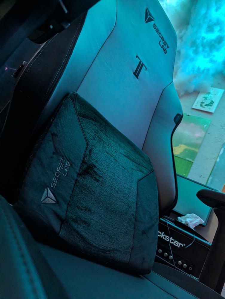 Secretlab Lumbar Pillow Pro - Customer Photo From Octavio Gutierre