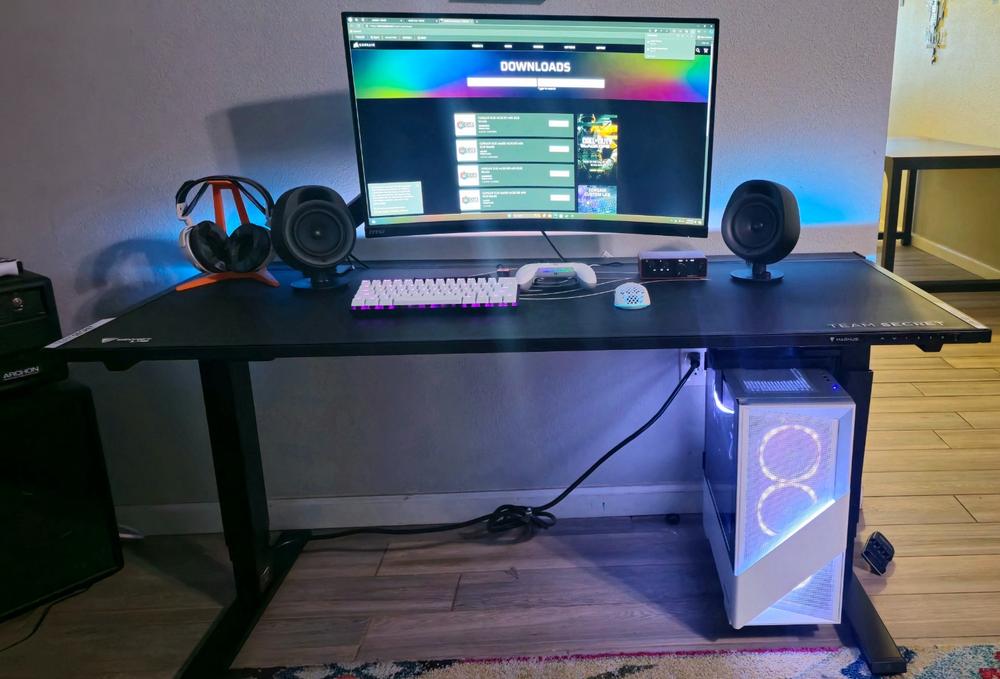 Secretlab MAGNUS Pro - Box 2 - Motorised Leg Columns (Plug Type B) - Customer Photo From Max Aaron