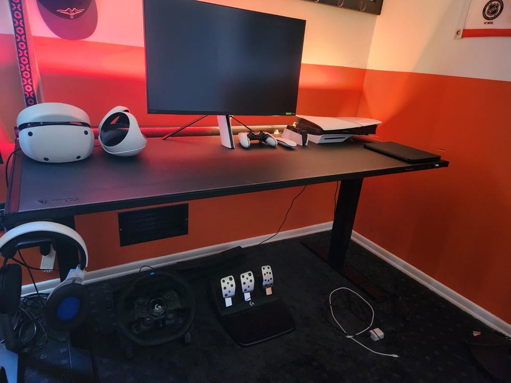 Secretlab MAGNUS Pro - Box 2 - Motorised Leg Columns (Plug Type B) - Customer Photo From Jared Carlston