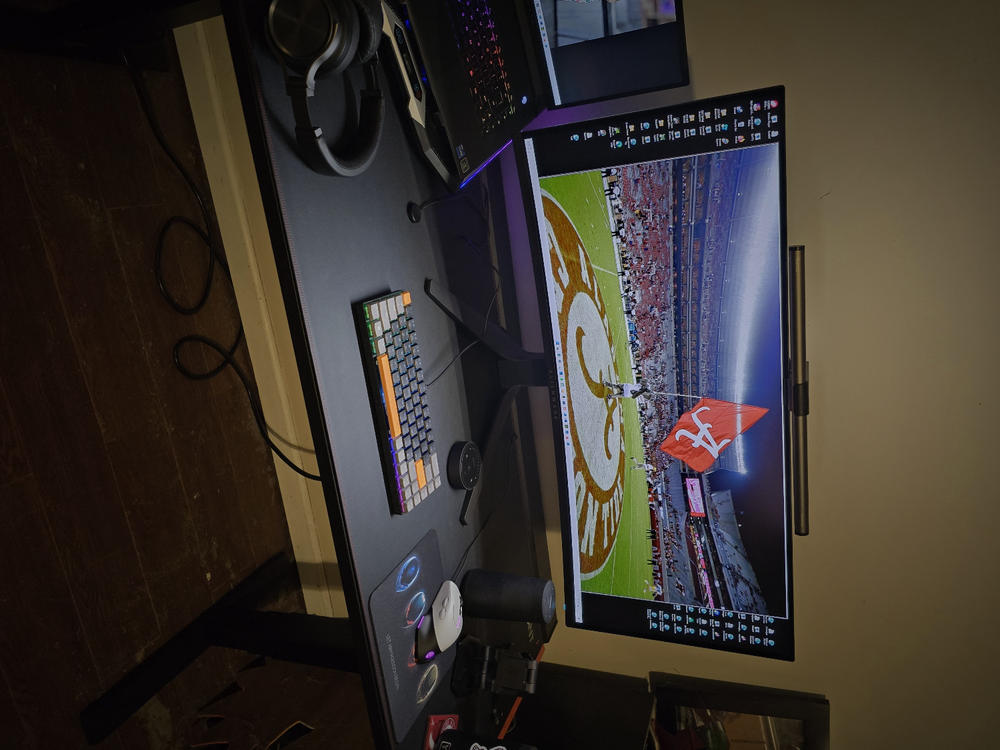 Secretlab MAGNUS Pro - Box 2 - Motorised Leg Columns (Plug Type B) - Customer Photo From Christopher Spielman