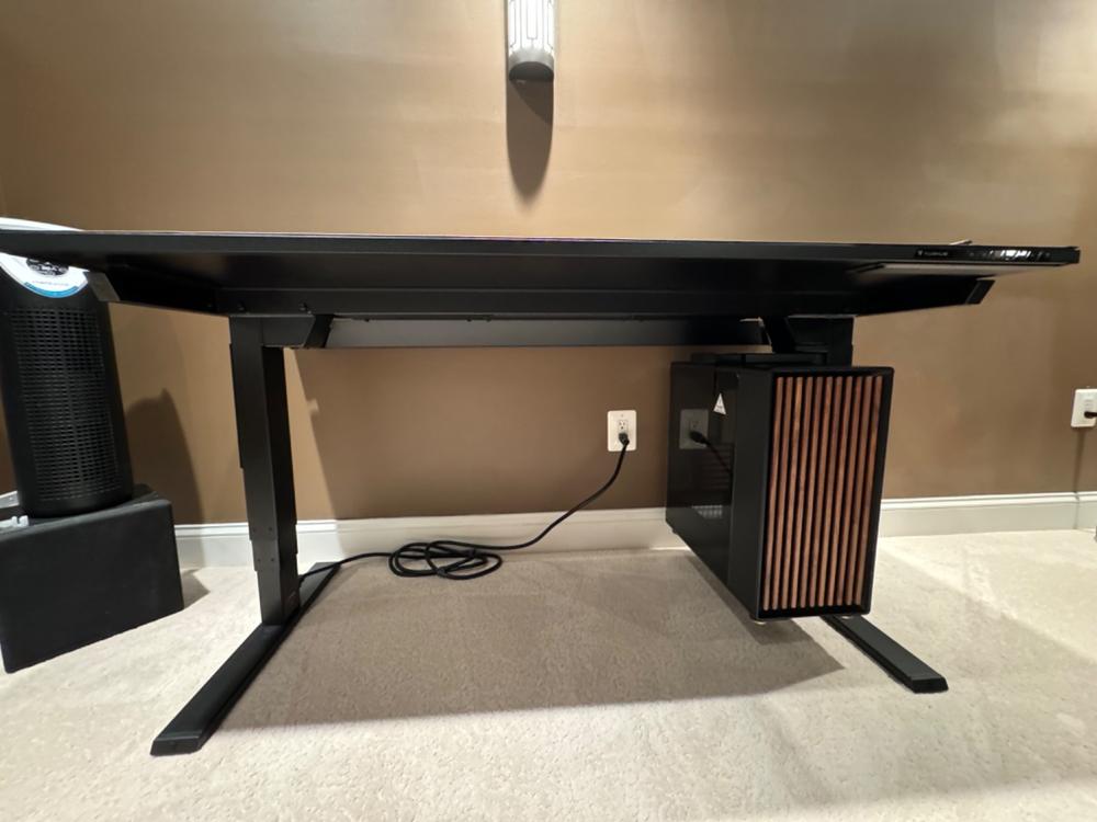 Secretlab MAGNUS Pro - Box 2 - Motorised Leg Columns (Plug Type B) - Customer Photo From Christopher Wenzel