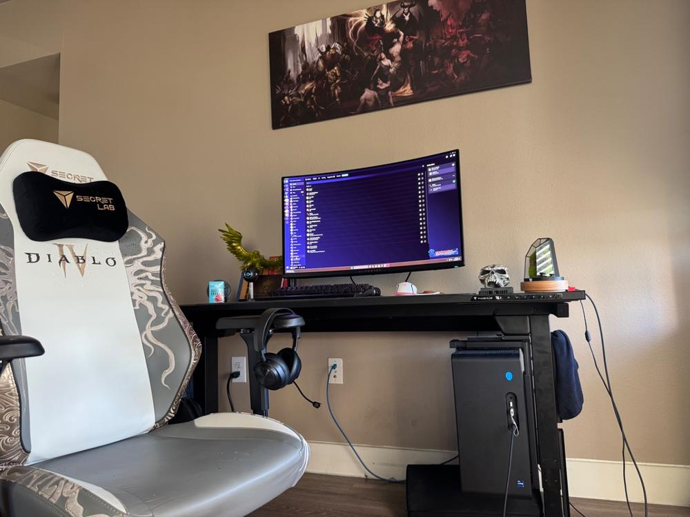 Secretlab MAGNUS Pro - Box 2 - Motorised Leg Columns (Plug Type B) - Customer Photo From Alexandru Zaharia