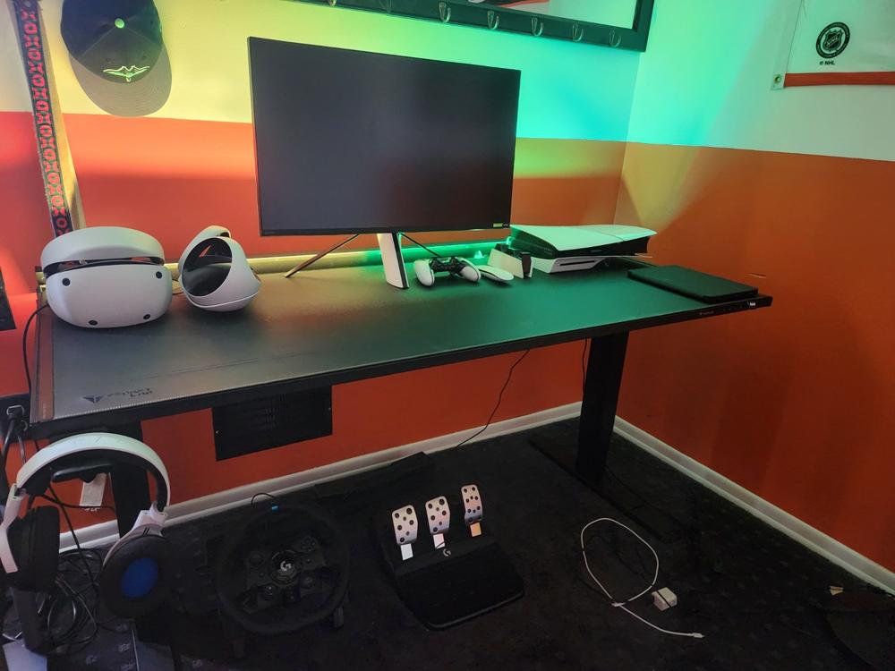 Secretlab MAGNUS Pro - Box 2 - Motorised Leg Columns (Plug Type B) - Customer Photo From Jared Carlston