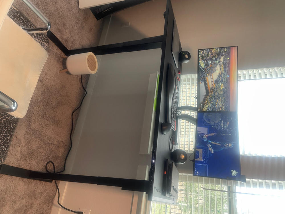 Secretlab MAGNUS Pro - Box 2 - Motorised Leg Columns (Plug Type B) - Customer Photo From Cody Ginn