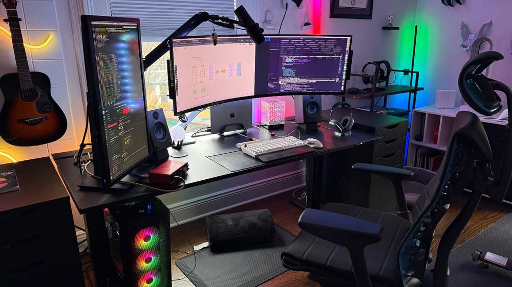 Secretlab MAGNUS Pro XL - Box 2 - Motorised Leg Columns (Plug Type B) - Customer Photo From Jeffrey Lu