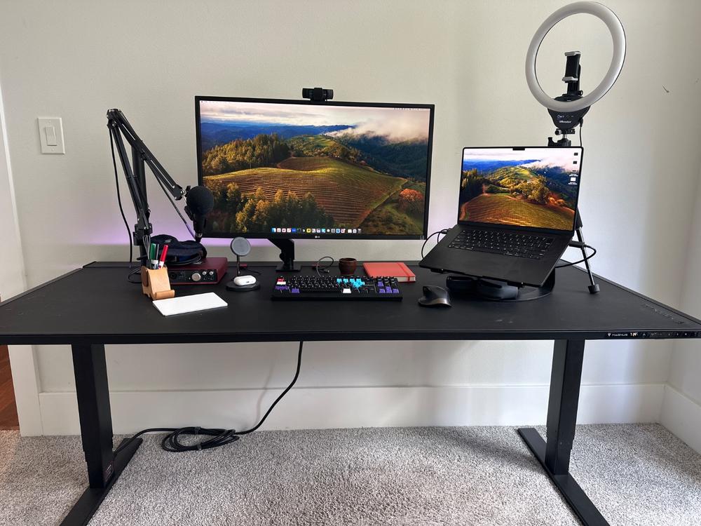 Secretlab MAGNUS Pro XL - Box 2 - Motorised Leg Columns (Plug Type B) - Customer Photo From Aaron Emery