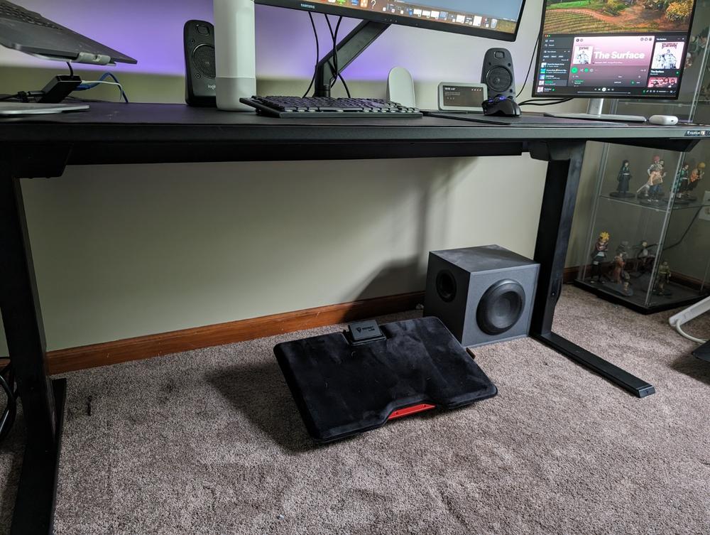 Secretlab MAGNUS Pro XL - Box 2 - Motorised Leg Columns (Plug Type B) - Customer Photo From Tyler Lioi