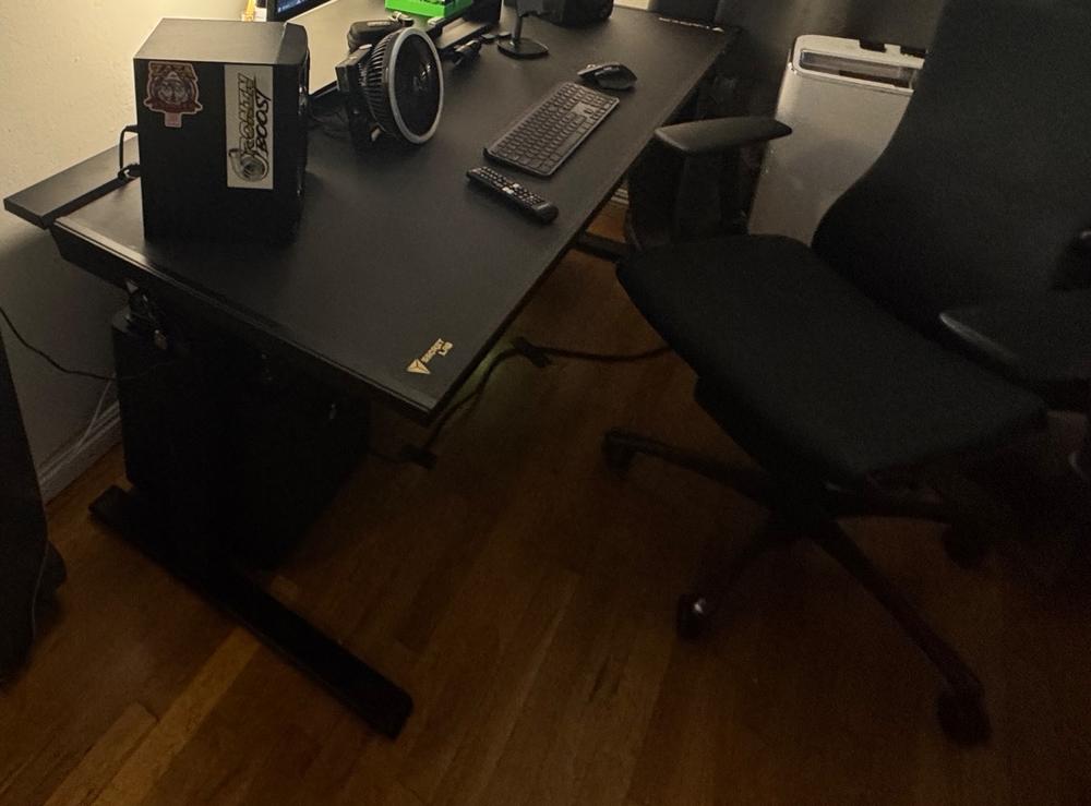 Secretlab MAGNUS Pro XL - Box 2 - Motorised Leg Columns (Plug Type B) - Customer Photo From George Norg