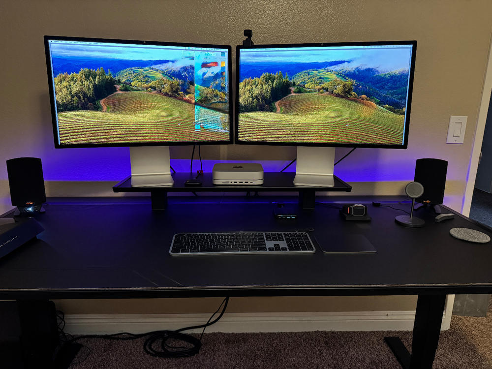 Secretlab MAGNUS Pro XL - Box 2 - Motorised Leg Columns (Plug Type B) - Customer Photo From Christopher Larry