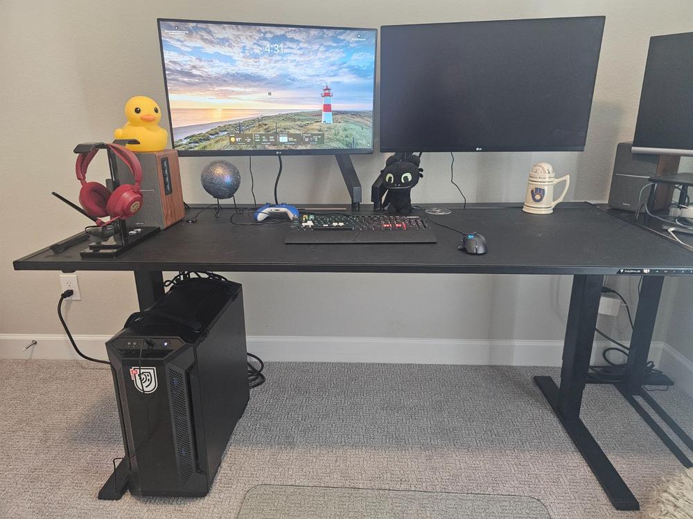 Secretlab MAGNUS Pro XL - Box 2 - Motorised Leg Columns (Plug Type B) - Customer Photo From Alex Plaetzer