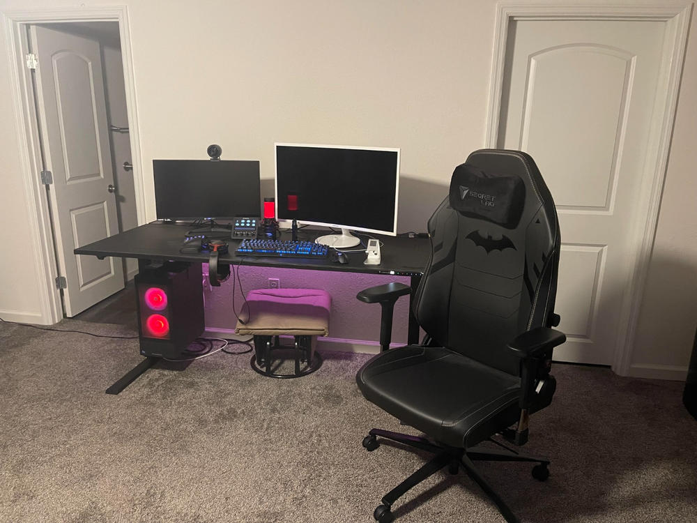 Secretlab MAGNUS Pro XL - Box 2 - Motorised Leg Columns (Plug Type B) - Customer Photo From Joseph E Spurgeon