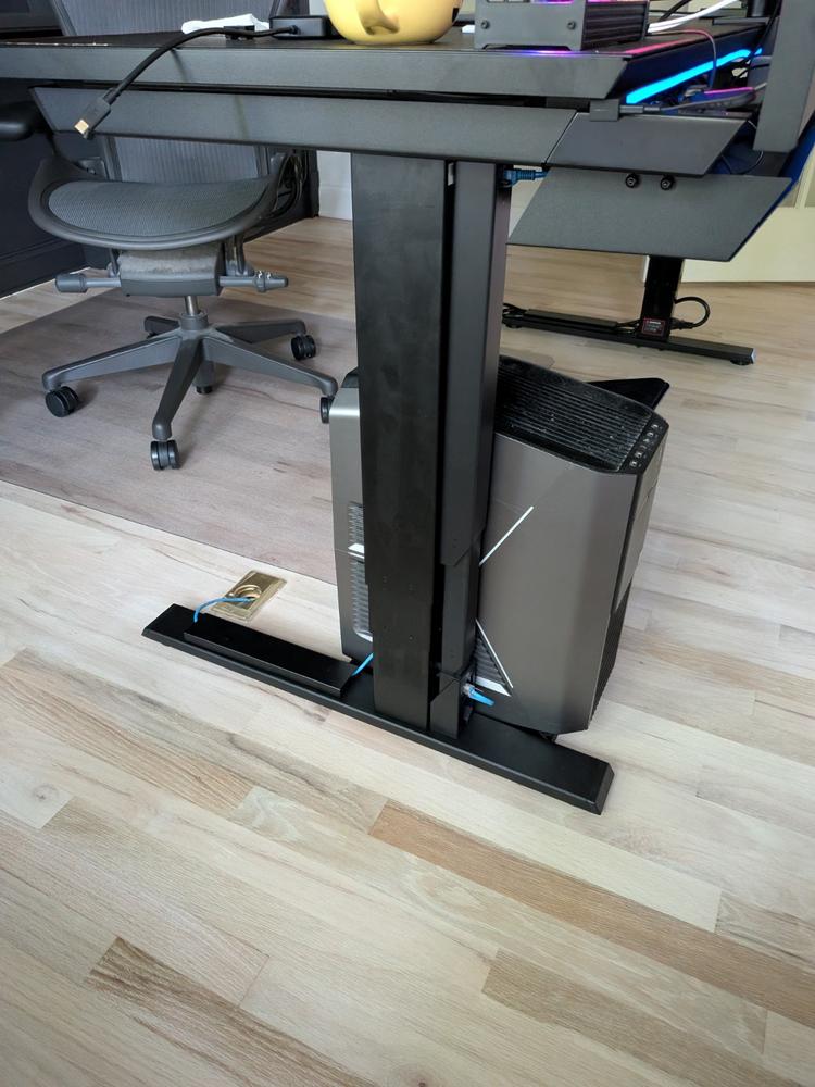 Secretlab MAGNUS Pro XL - Box 2 - Motorised Leg Columns (Plug Type B) - Customer Photo From Hongyu Li