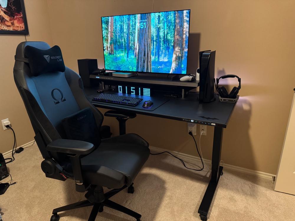 Secretlab MAGNUS Pro XL - Box 2 - Motorised Leg Columns (Plug Type B) - Customer Photo From Adolfo Flores