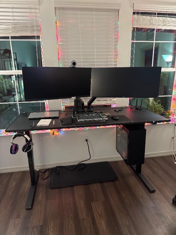 Secretlab MAGNUS Pro XL - Box 2 - Motorised Leg Columns (Plug Type B) - Customer Photo From Benjamin Johnson