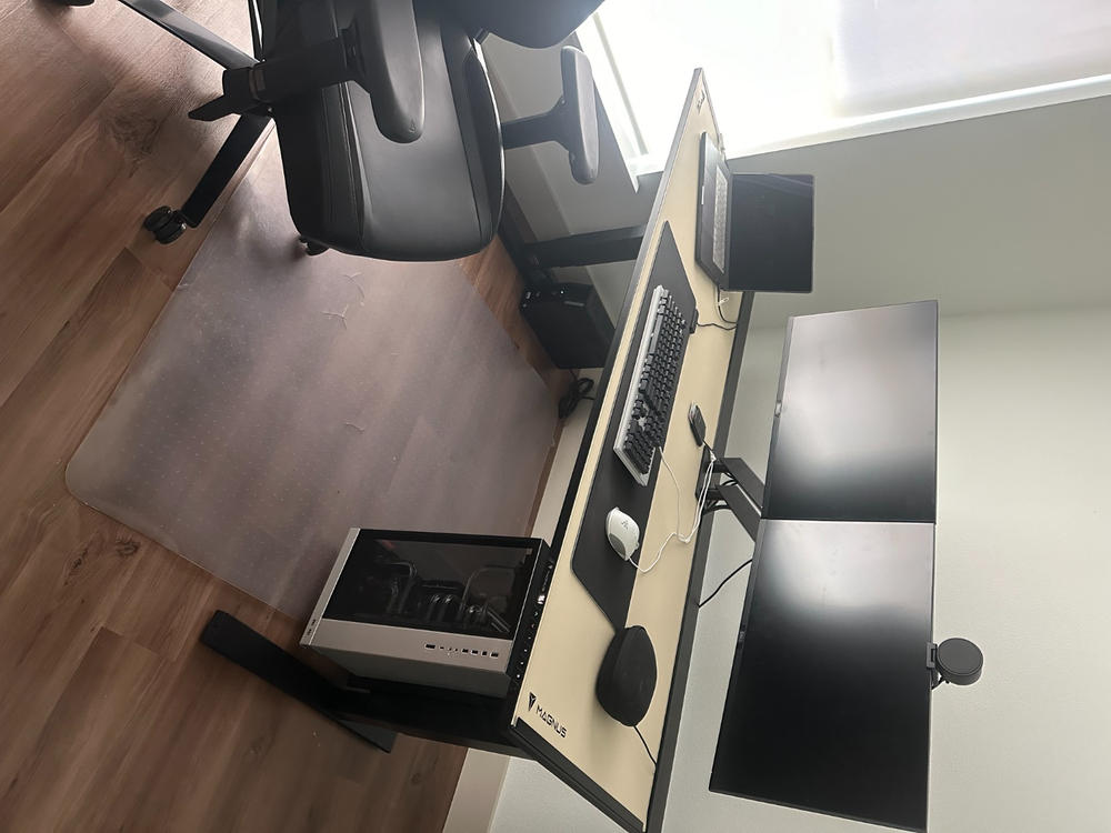 Secretlab MAGNUS Pro XL - Box 2 - Motorised Leg Columns (Plug Type B) - Customer Photo From ANDREW SUN