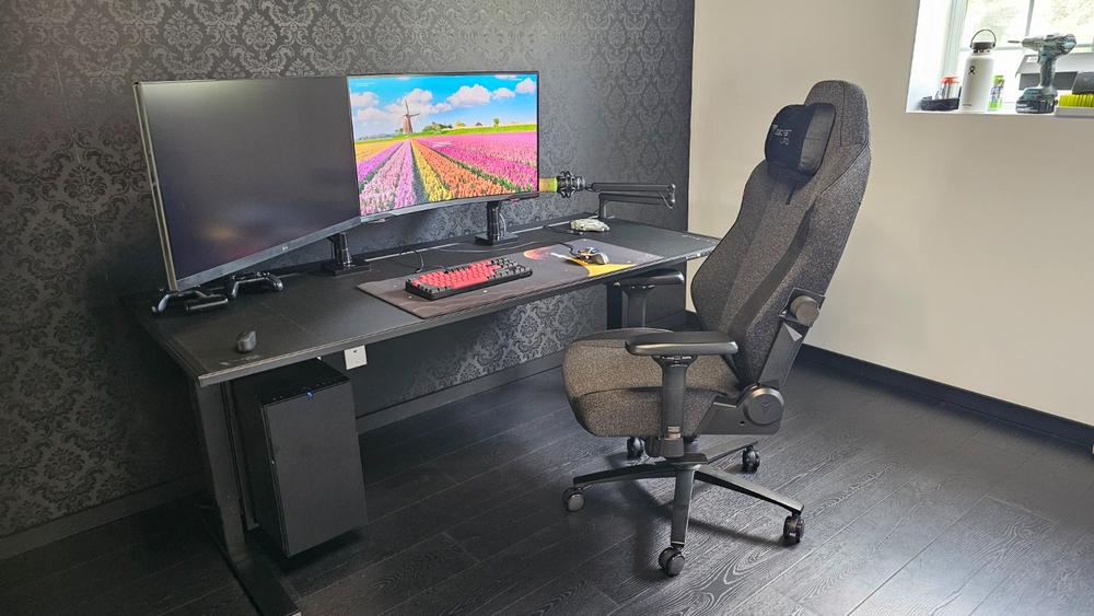 Secretlab Premium PC Mount - Customer Photo From Andrew Kim