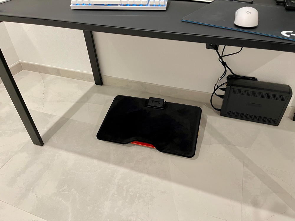 Secretlab Professional Footrest (CloudSwap™ Technology) - Customer Photo From Scott Shepherd