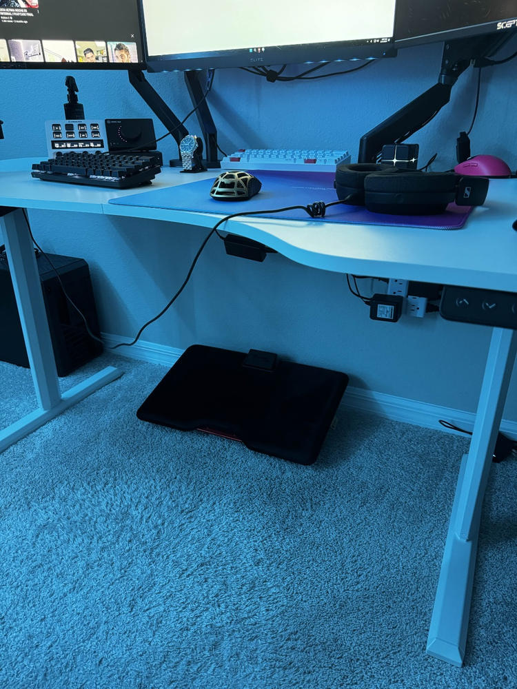 Secretlab Professional Footrest (CloudSwap™ Technology) - Customer Photo From Felix Trujillo