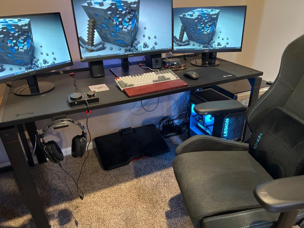 Secretlab Professional Footrest (CloudSwap™ Technology) - Customer Photo From Michael Strizziere