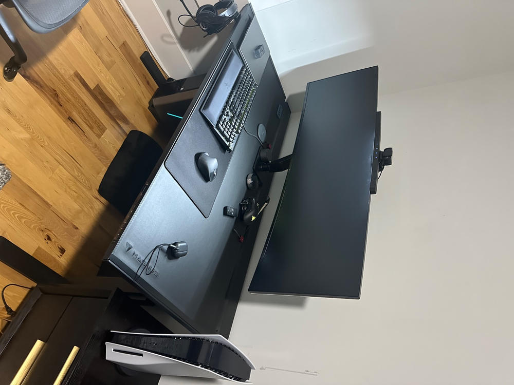 Secretlab MAGNUS Monitor Arm (Heavy Duty Edition) - Customer Photo From Alexander Tam