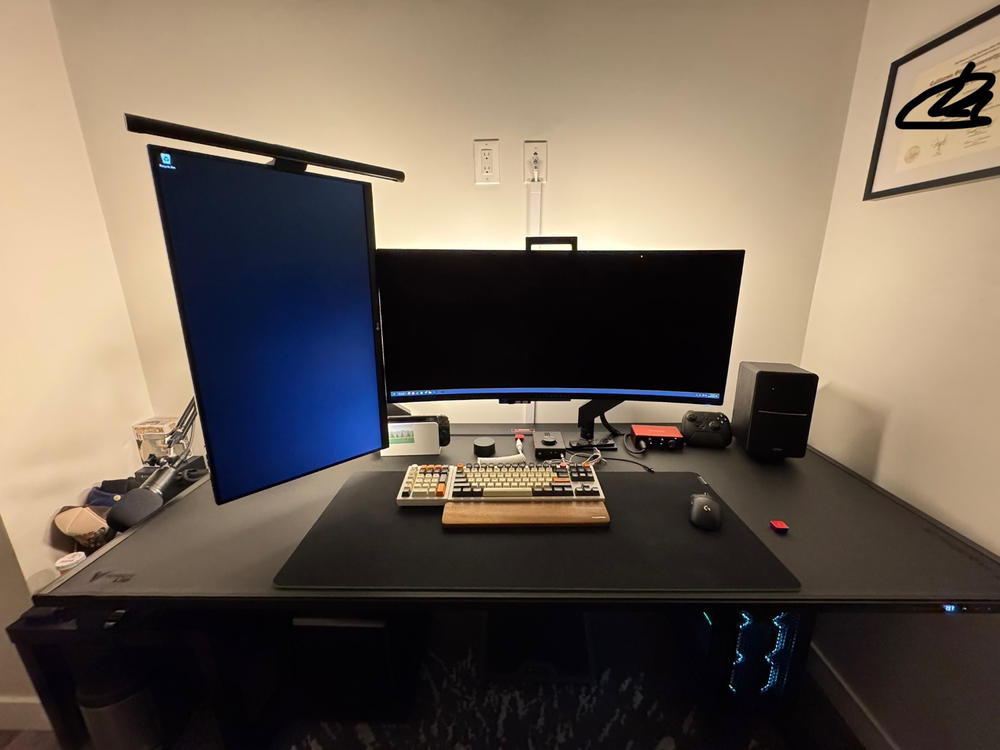 Secretlab MAGNUS Monitor Arm (Heavy Duty Edition) - Customer Photo From Marvin Viktor Marasigan