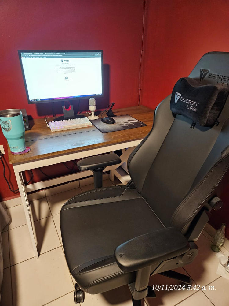 Secretlab TITAN Evo - Regular - NEO Hybrid Leatherette (0107) - Customer Photo From Michel Bello