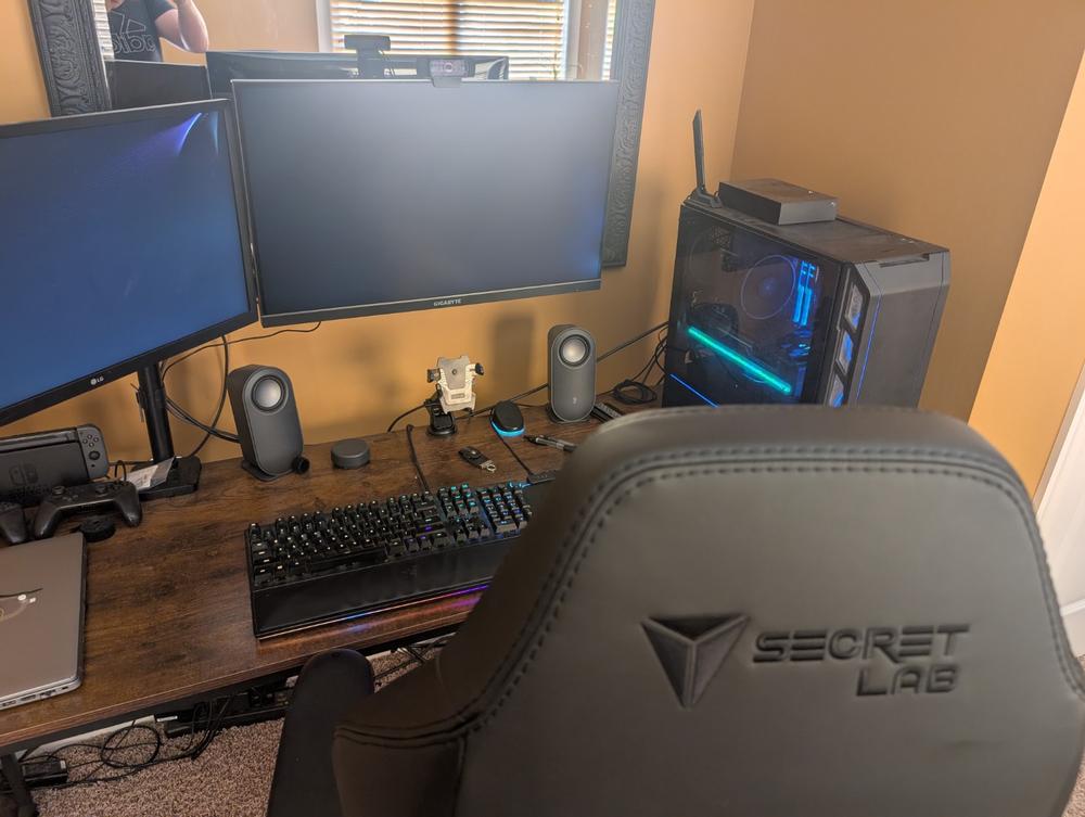 Secretlab TITAN Evo - Regular - NEO Hybrid Leatherette (0107) - Customer Photo From Eric Stewart