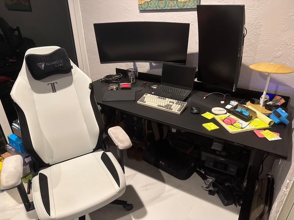 Secretlab TITAN Evo - Regular - NEO Hybrid Leatherette (0107) - Customer Photo From Chase Umbenhouer