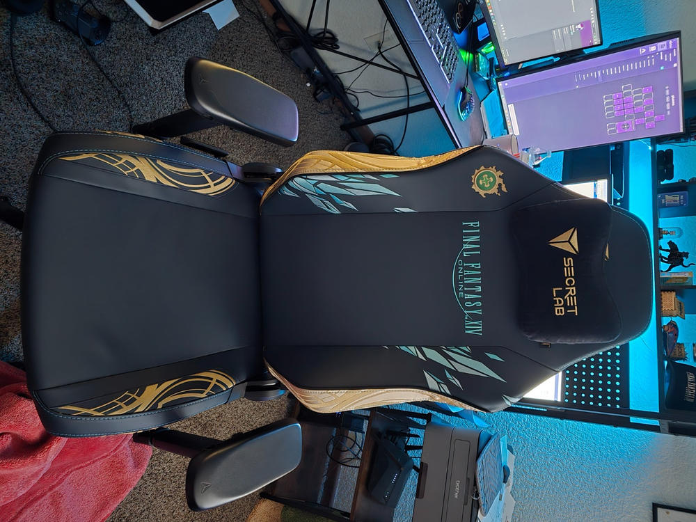 Secretlab TITAN Evo - Regular - NEO Hybrid Leatherette (0107) - Customer Photo From Tucker Lamm