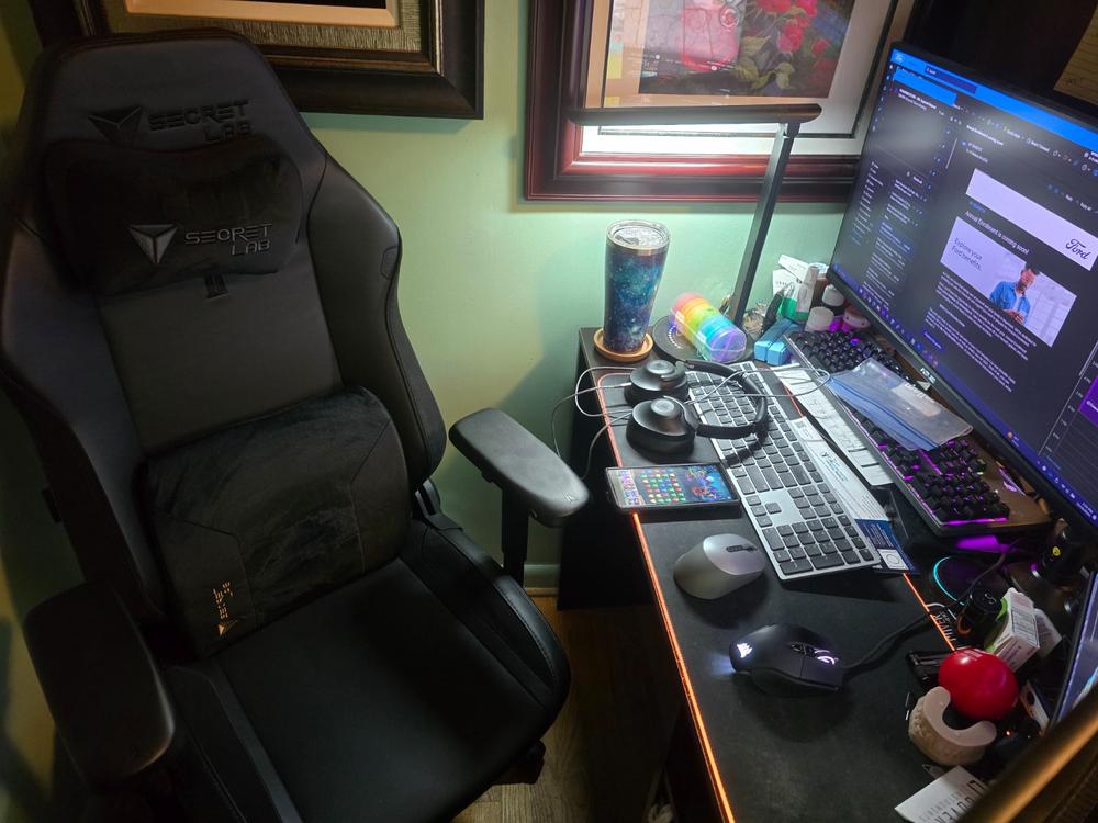 Secretlab TITAN Evo - Regular - NEO Hybrid Leatherette (0107) - Customer Photo From Nancy Quinton