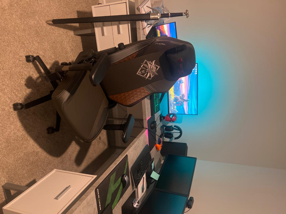 Secretlab TITAN Evo - Regular - NEO Hybrid Leatherette (0107) - Customer Photo From Keegan Rainey