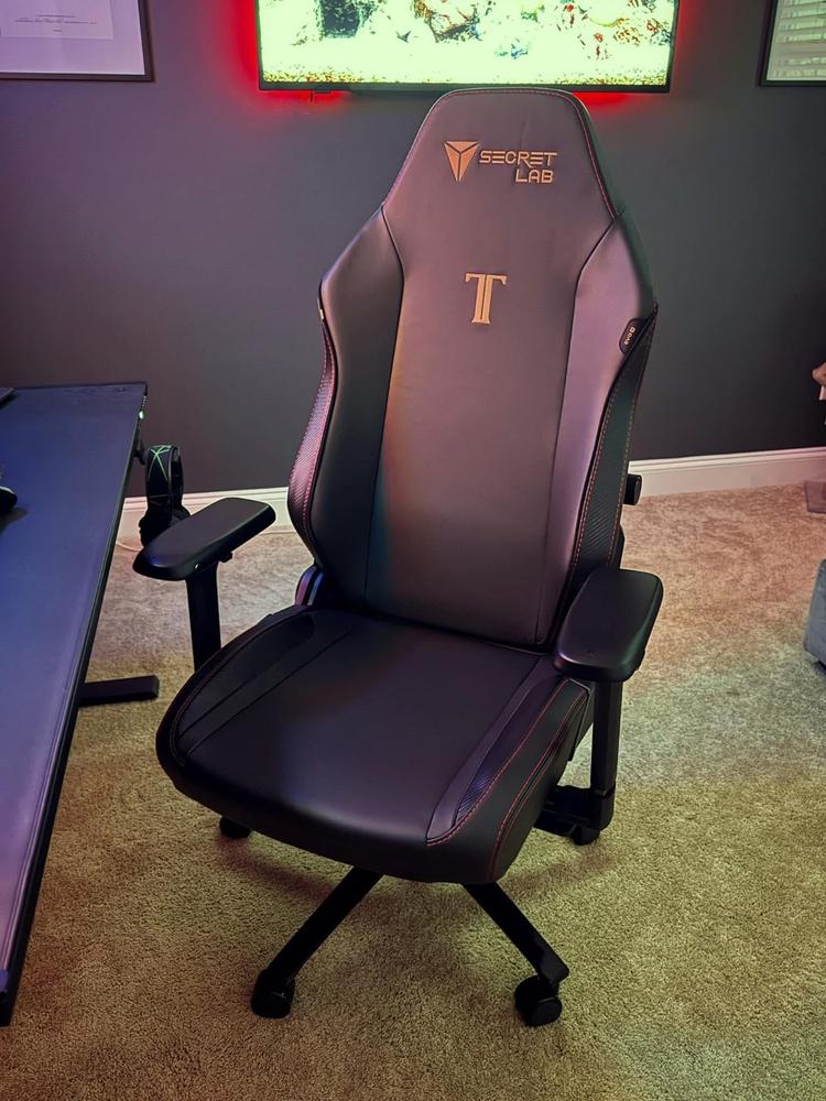 Secretlab TITAN Evo - Regular - NEO Hybrid Leatherette (0107) - Customer Photo From Travis Moss