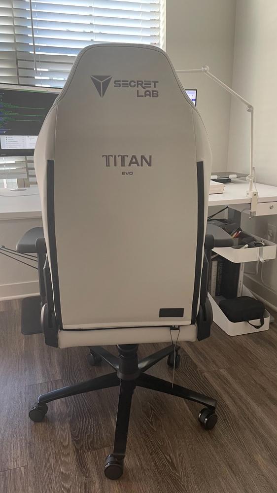 Secretlab TITAN Evo - Regular - NEO Hybrid Leatherette (0107) - Customer Photo From Kent Vo