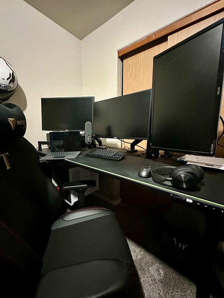 Secretlab TITAN Evo - Regular - NEO Hybrid Leatherette (0107) - Customer Photo From Adrian Del-Angel