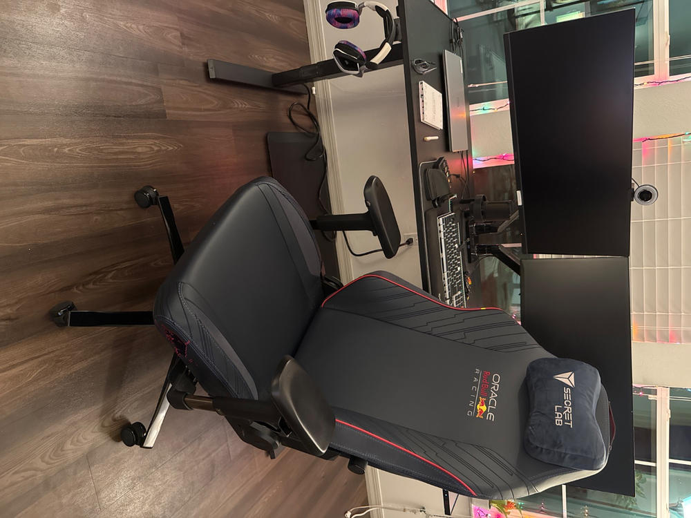 Secretlab TITAN Evo - XL - NEO Hybrid Leatherette (0108) - Customer Photo From Benjamin Johnson