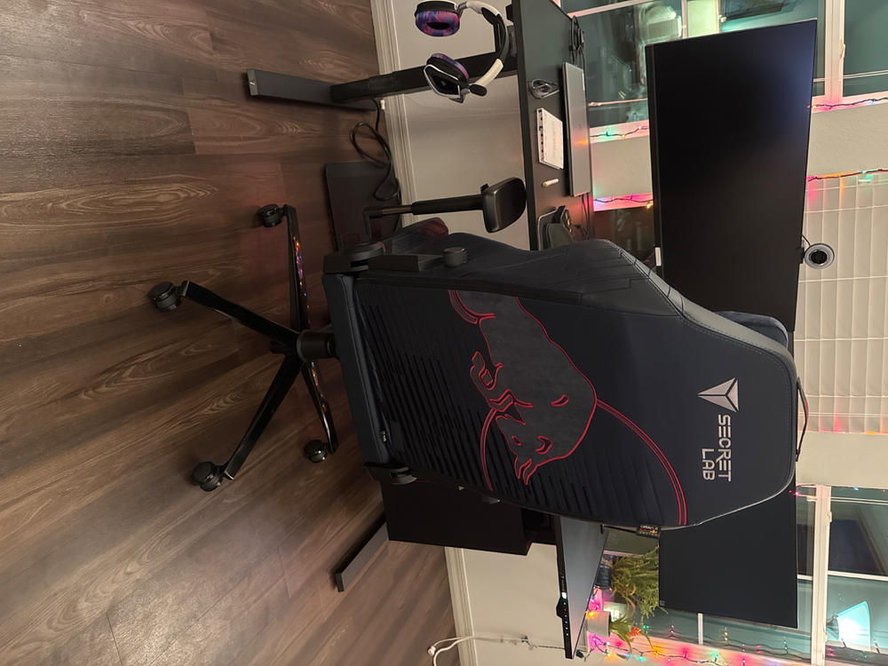 Secretlab TITAN Evo - XL - NEO Hybrid Leatherette (0108) - Customer Photo From Benjamin Johnson