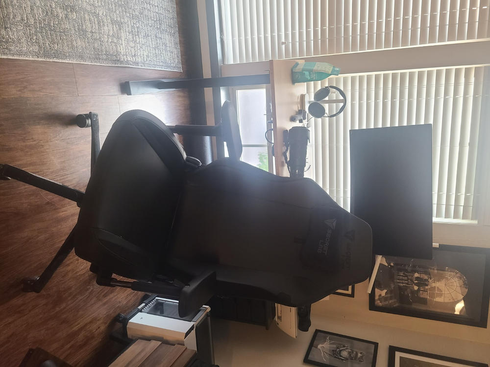 Secretlab TITAN Evo - XL - NEO Hybrid Leatherette (0108) - Customer Photo From Grace Shaw