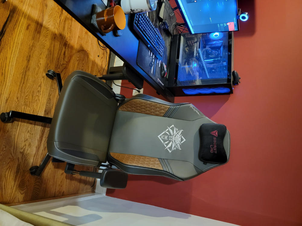 Secretlab TITAN Evo - XL - NEO Hybrid Leatherette (0108) - Customer Photo From Van Deshaies