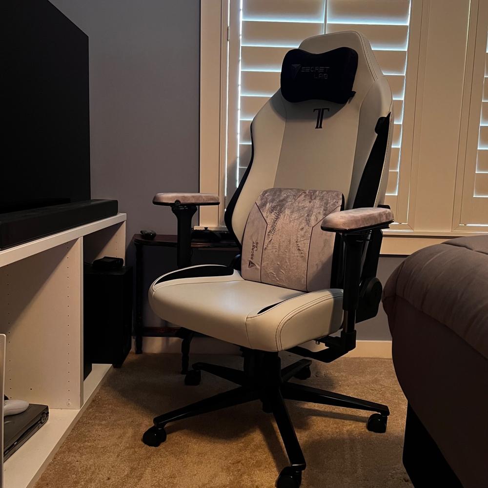 Secretlab TITAN Evo - XL - NEO Hybrid Leatherette (0108) - Customer Photo From Brennan Hopper